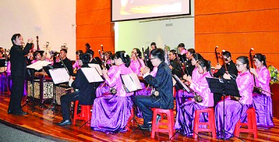 当周盟麒挥下,“新竹县立国乐团”表演取得如霹雳掌声。