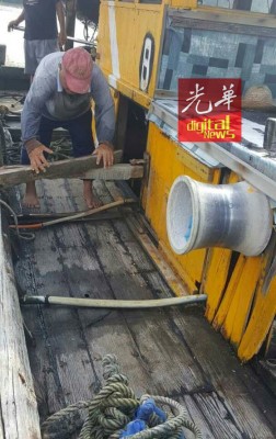 死者张和兴以船上作业不慎给绳子勒住颈项绊倒在船上窒息身亡。