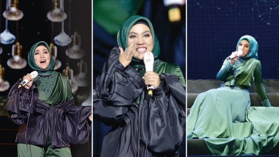 茜拉在演唱会上一口气演唱8种语言歌曲,展现超高语言天赋,让歌迷拍烂手掌。对于歌迷的热情支持,茜拉感动到眼泛泪眶,她强忍眼泪说:“我不想哭。”