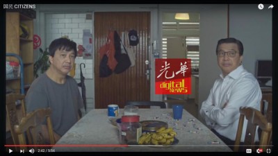廖中莱一人分饰两角。