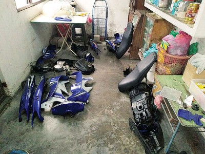 派出所以家内搜寻获两套的摩托车坐包。