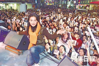 那时于影坛及乐坛双线发展之张柏芝既发生华语专辑。