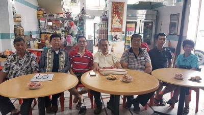 左起谢式堂、陈赞仲、林日丹、谢是芳、谢祖钦、林方靖和杨丽贞,呼吁会员以“3能”投选能者。