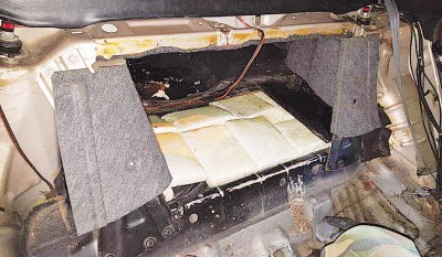 毒犯改装轿车后座运毒也难逃法网。