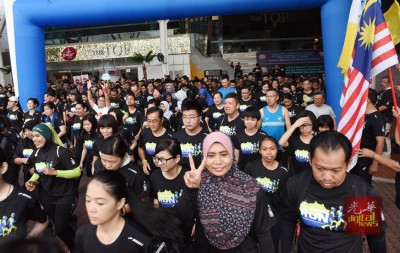 逾1000人参与周日的“The Colourful Run 2.0”,以实际行动为聋哑人士助力。