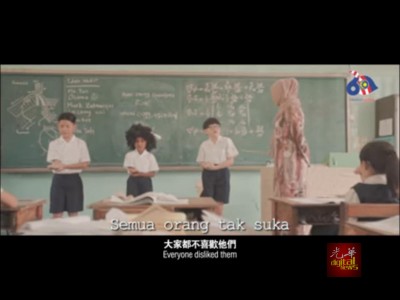 歌曲主要讲述3充分民族大团结故事,Ali、Ah Kao,和Muthu,其三口从小一起在到那个,直至踏入社会各自组织了人家,纵变老了而友谊依然不变。