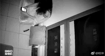 女性粉丝守在杨坤住处门外3单月,使得他不堪其扰。