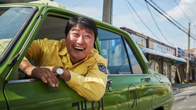 宋康天主演的《迎权司机》歌颂叫座。