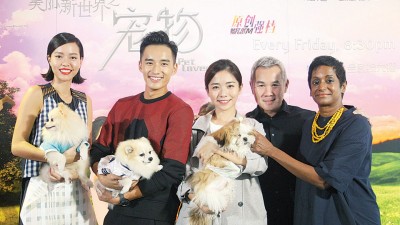 《美丽新世界之宠物》剧中5名演员现身记者会,分享拍摄时的点滴,左起为林绿、陈泽耀、陈子颖、KK 及Jo Kukathas。