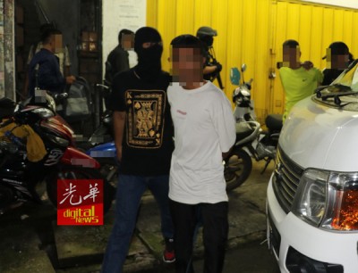 派出所以嫌犯押返警局,因作进一步调查。