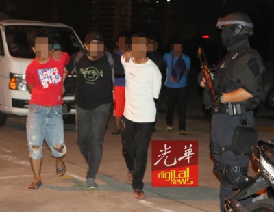 派出所以嫌犯押返警局,因作进一步调查。