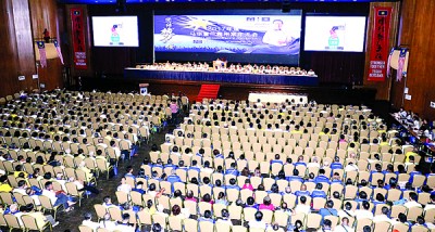 1718名党员出席2017年马华雪州常年大会,聆听廖中莱演词。