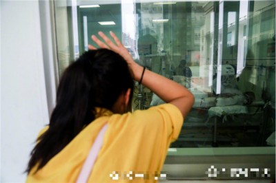 小夏即使看不干净男友那熟悉的面部,「外在,本人虽是甜蜜蜜的」。