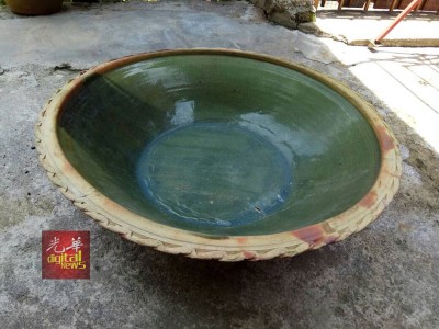 武吉士南卯双溪姆拉河港口发现1个疑是1812年中国清朝代大粥锅。