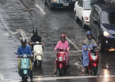 受台风玛娃影响,周六全台有雨。
