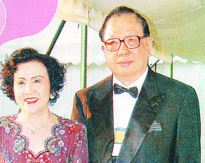 丹斯里杨忠礼与遗孀潘斯里陈开蓉为早年同学。