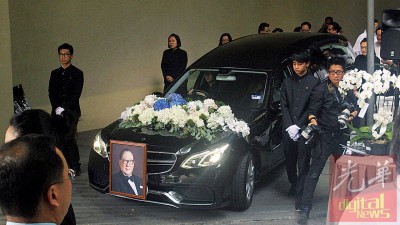 著名企业家杨忠礼周日举殡。