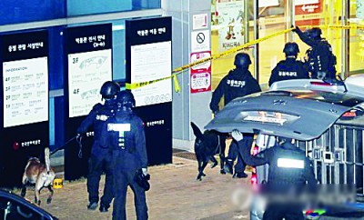 大批警方在“富川国际动画影展”现场搜查。