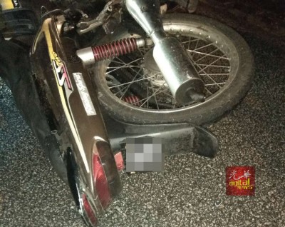 抢匪摩托车失灵,其中一名抢匪趁机抢走热心男摩托车逃之夭夭。