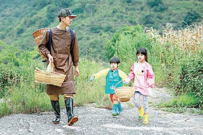 吴尊(左起)带儿子Max、女儿Nei Nei参加《爸爸去哪儿》。