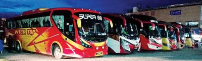 7辆大马旅游巴士在泰国合艾警察局被扣留。