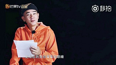 陈小春亲自念出写给小泡芙的信。