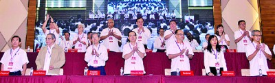 代表大会台上的坐席排位是以2008年的中委会为准,前排左起为陈国伟、林吉祥、陈胜尧、林冠英、方贵伦、郭素沁、潘俭伟。