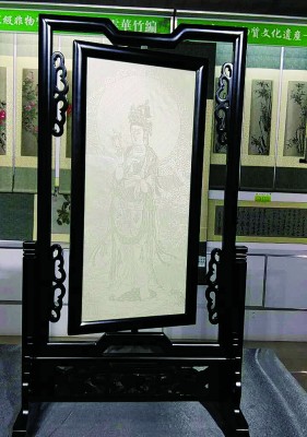 他最得意的作品,非他所独创的隐形观音所属,深得海内外的艺术爱好者欢迎。