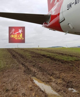 机师被指受到惊吓，而送院接受治疗。