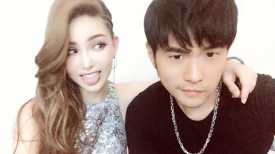 周杰伦与爱妻昆凌结婚3年,育有一对儿女。