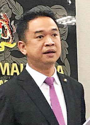 张聒翔促请政府或普腾公布吉利购买普腾股权的价值。