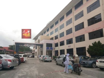 槟城中央医院难逃水劫,交通组、C座及D座底层都受到水灾影响。