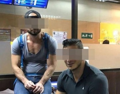 其次人口準备乘机出境时为海关人员现场拘捕。