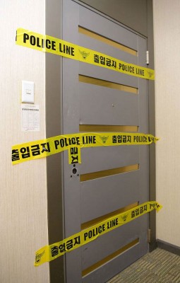 租屋处门锁因抢救钟铉被破坏,后贴上封条。