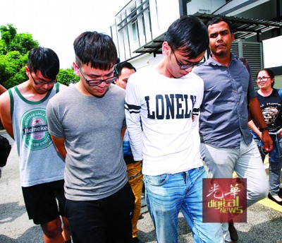 “解救普通人”(JJPTR)创办人李宗圣与2名助理因涉嫌欺骗民众投资金钱游戏,9月26日在欺诈罪名下被控上法庭,3人皆不认罪。