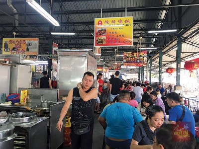 七条路巴刹是槟岛著名美食集中地。