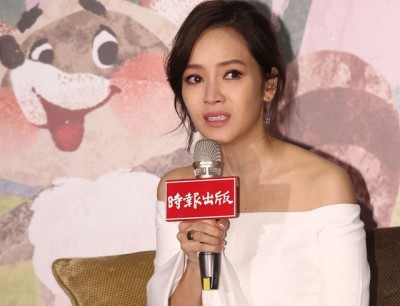 侯佩岑今出席新书《为爱朗读》记者会。