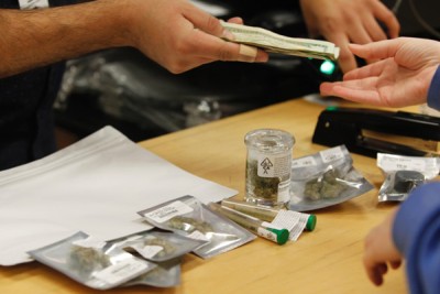 贩卖大麻正式在加州合法化。