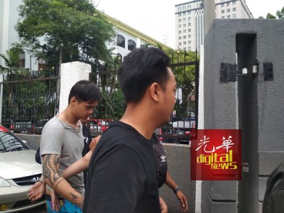 颜家齐(左)与叶嘉豪一同面控。