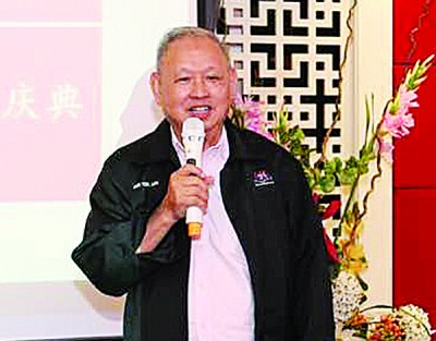 黄德安于晚宴上和家族分享寻根点滴。