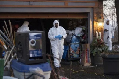 警方搜查麦克阿瑟用来储存其庭园设计工作器材的住址。