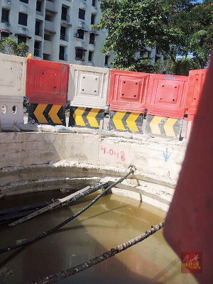 工程地段无坑洞已积水。