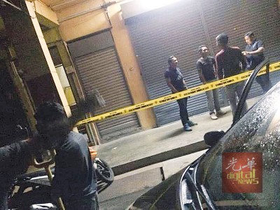 警方封锁现场进行搜证。