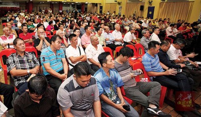 槟州马华于周四晚在槟华堂举办政治讲座,吸引不少民众的踊跃出席。
