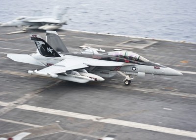 EA-18G专门攻击敌军雷达设施。