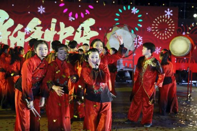 小演员一起合照。