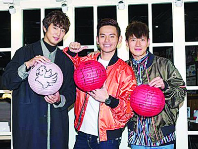 大马男团FS成员 Fuying 、 Sam 跟许书豪。