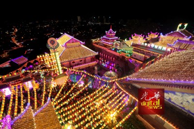 2万盏灯亮起,极乐寺等而来过新春。
