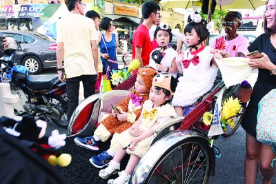 庙会当晚逾30辆三轮车投入服务载送民众,每趟为10令吉。