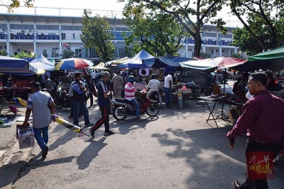 跳蚤市场没有出现可疑毒咖啡。